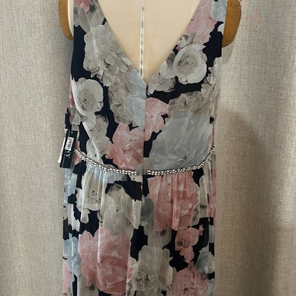 SLNY Floral Maxi Formal Gown 16W - Picture 5 of 9